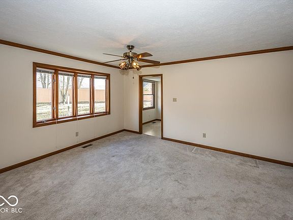 4th image of 825 Eagle Pkwy
