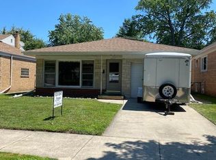8225 Tripp Ave, Skokie, IL 60076