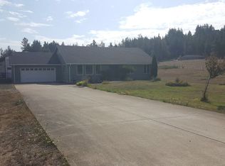 876 Orchard Ln, Roseburg, OR 97471