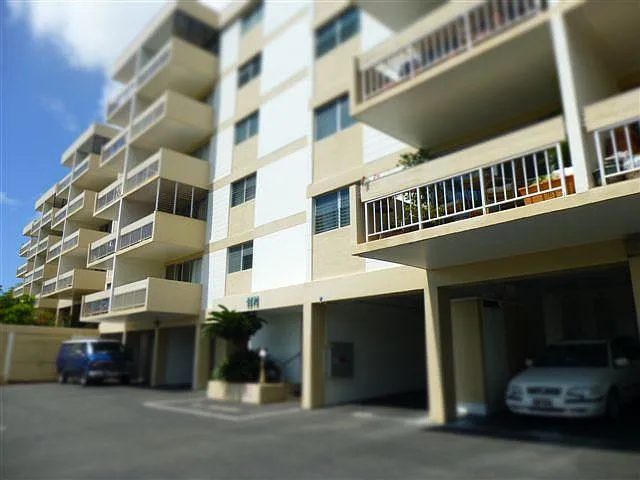 Building Photo - 4970 Kilauea Ave #306