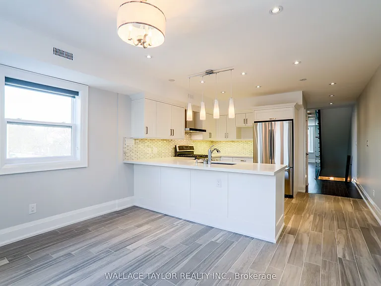 148 Carlaw Ave #UPPER — Photo 5
