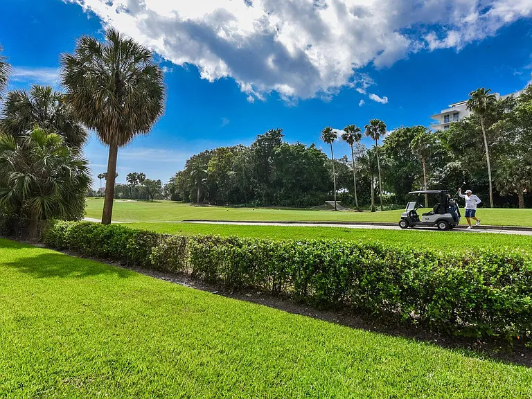 200 E Royal Palm Rd — Photo 36