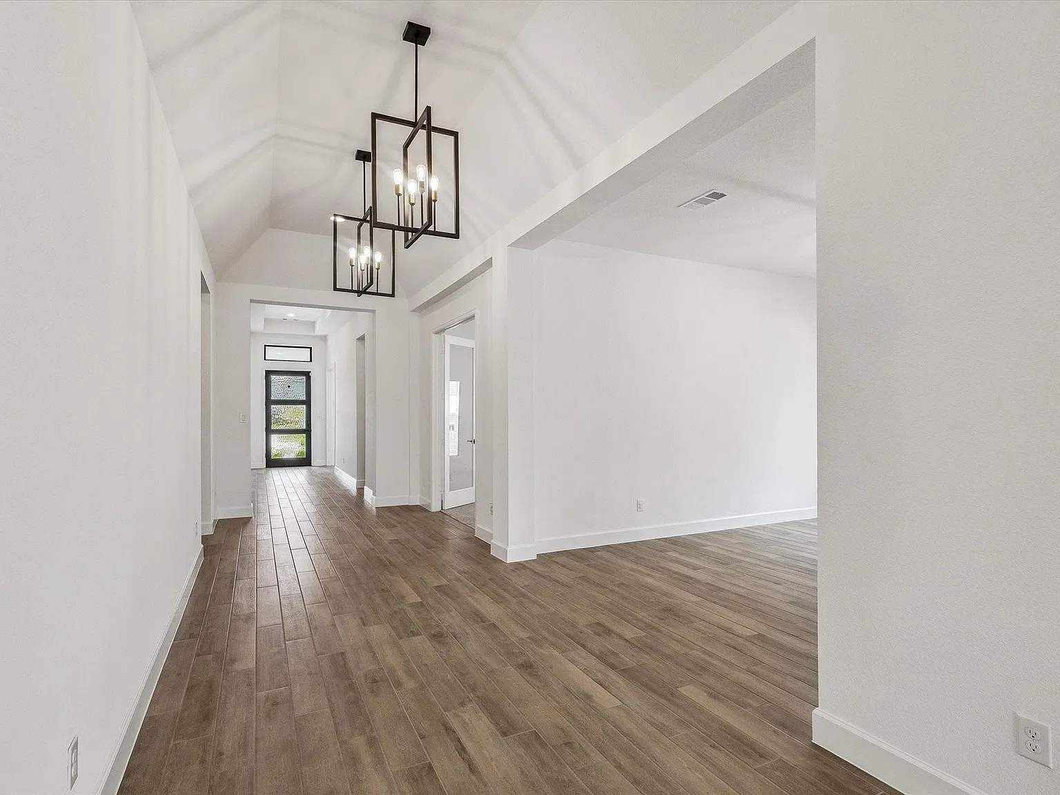 4 bed, 3.5 bath, 2949 sqft, $3,500 — Photo 4