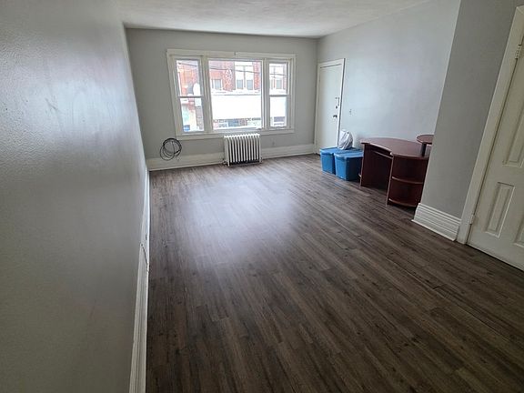 2nd image of 2515 Peach St #3