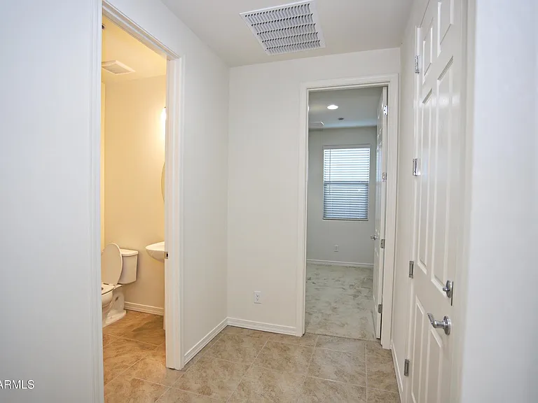 879 W Finch Dr — Photo 5