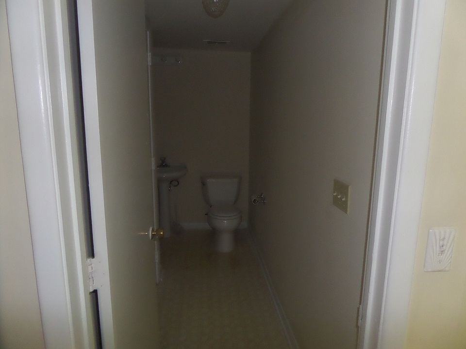 down stairs 1/2 bath