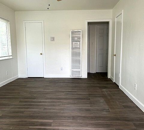 4th image of 207 E East St