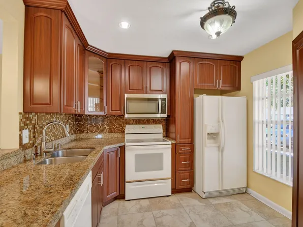 374 Bennington Lane, Lake Worth, FL 33467