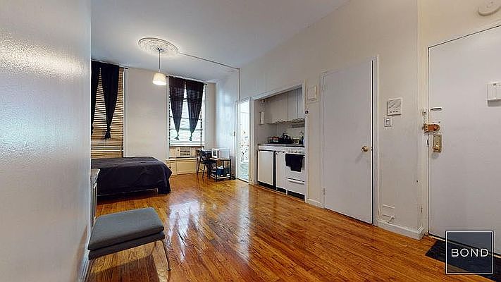 1st image of 246 E 45th St APT 2r