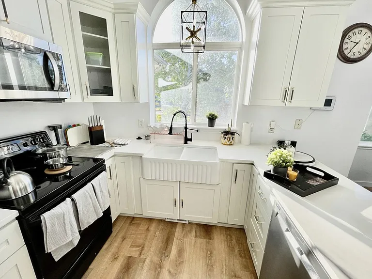 W Premier Ln — Photo 11