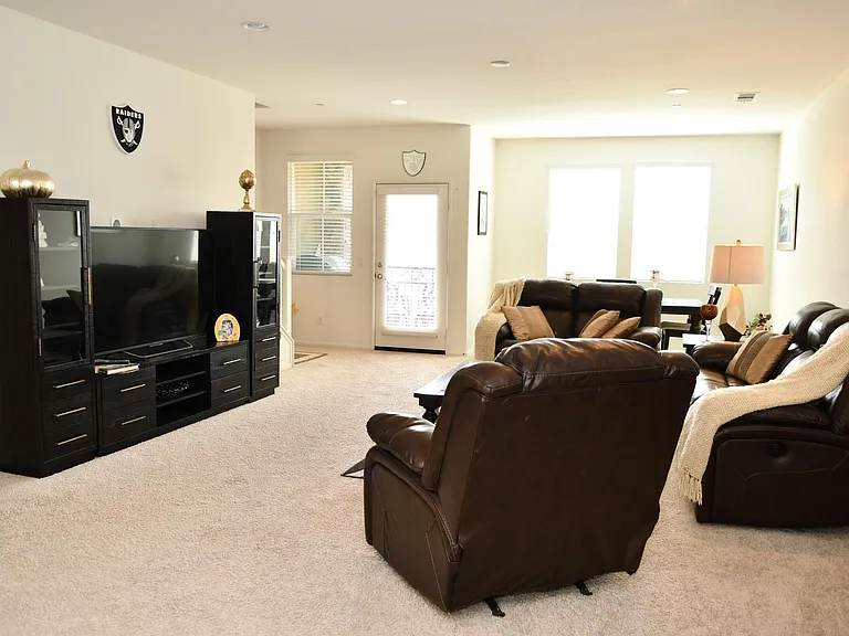460 Prosperity Dr — Photo 10