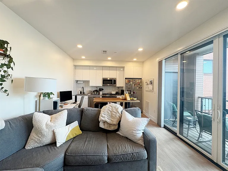 277 Border St #402 — Photo 5