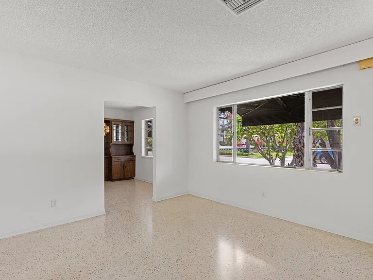 1725 N Lakeside Dr — Photo 8