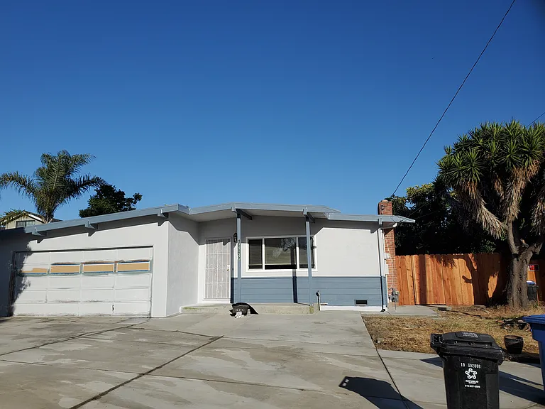 36676 Dugan Ct — Photo 1