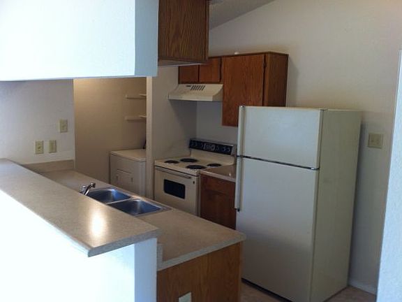 4th image of 2005 High Bluff Dr