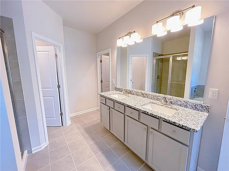 2586 Mills Commons Dr — Photo 19