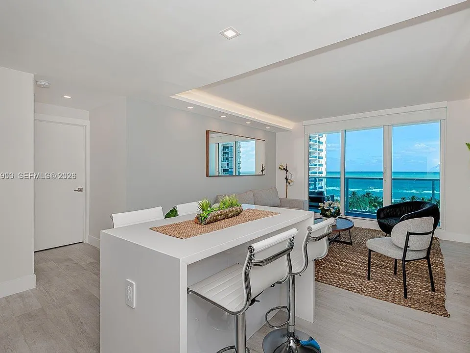 2301 Collins Ave #739