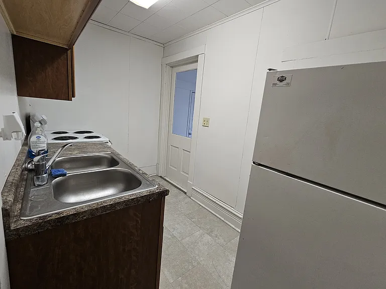 206 E Benton St #4 — Photo 5