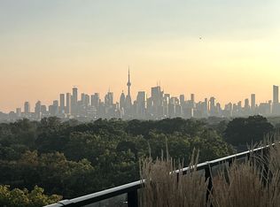 2301 Danforth Ave #502, Toronto, ON M4C 0A7