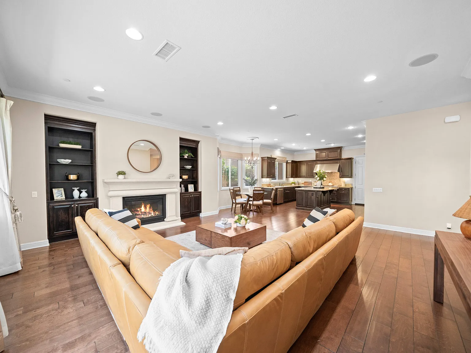 5 bed, 4550 sqft, $9,000 — Photo 4