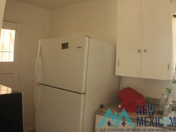 3rd image of 907 W Summit St