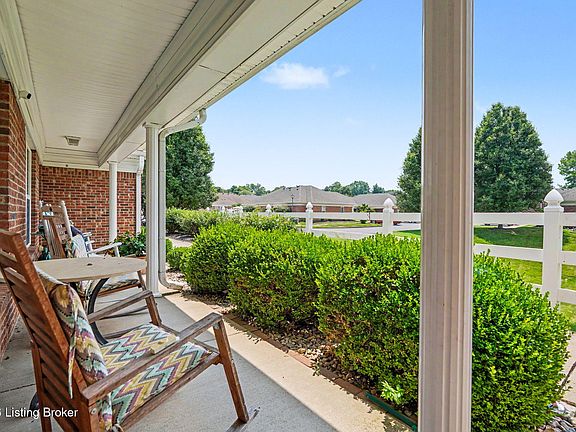 4th image of 8537 Applegate Village Dr