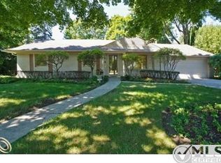 219 Grosse Pointe Blvd, Grosse Pointe Farms, MI 48236