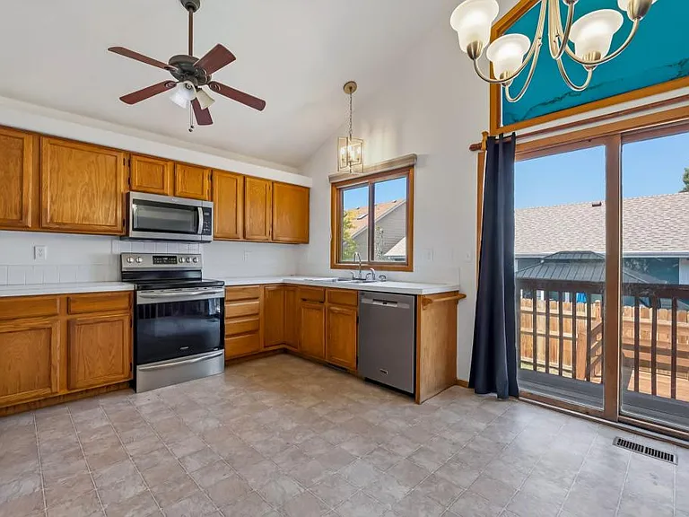 1857 Winchester Ct — Photo 5