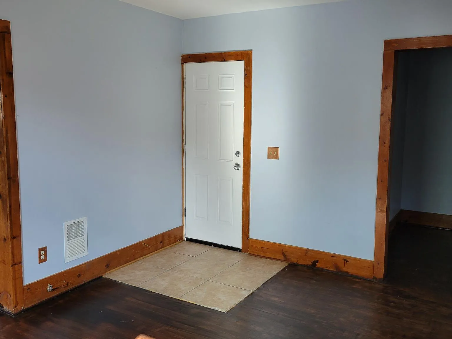 2 bed, 1000 sqft, $1,300 — Photo 4
