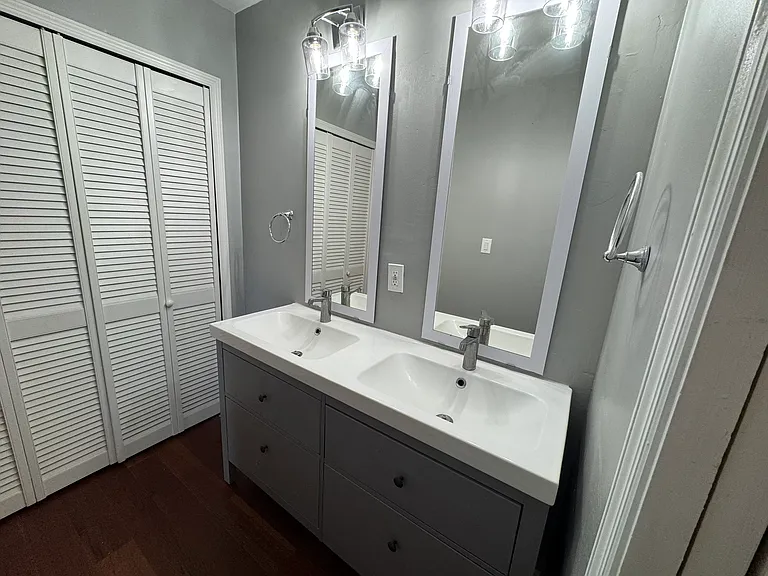7327 Albert St — Photo 32