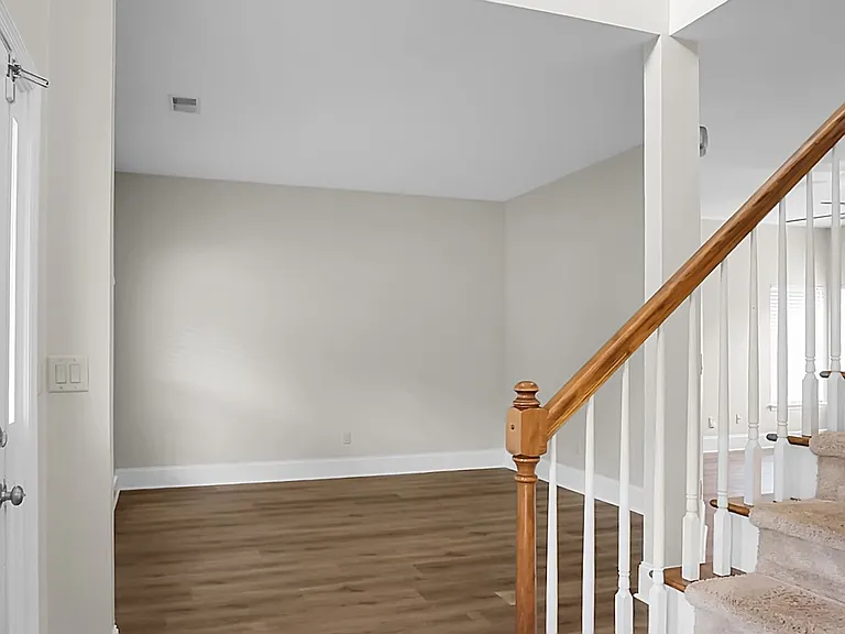 3274 Middleburry Ln — Photo 14