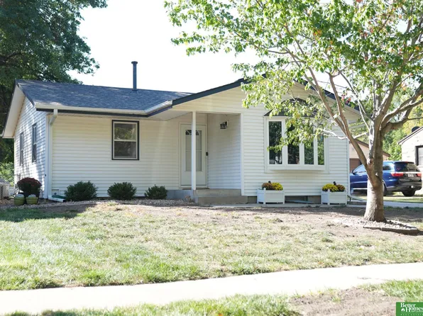 5221 Francis St, Lincoln, NE 68504