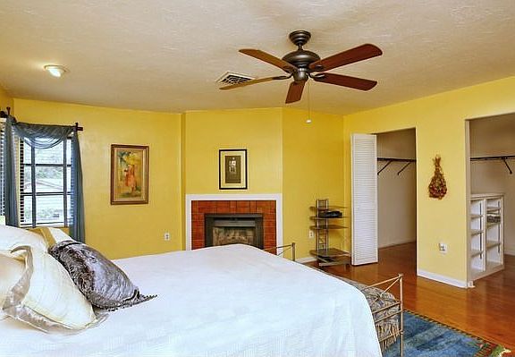 Romantic MB with Fireplace