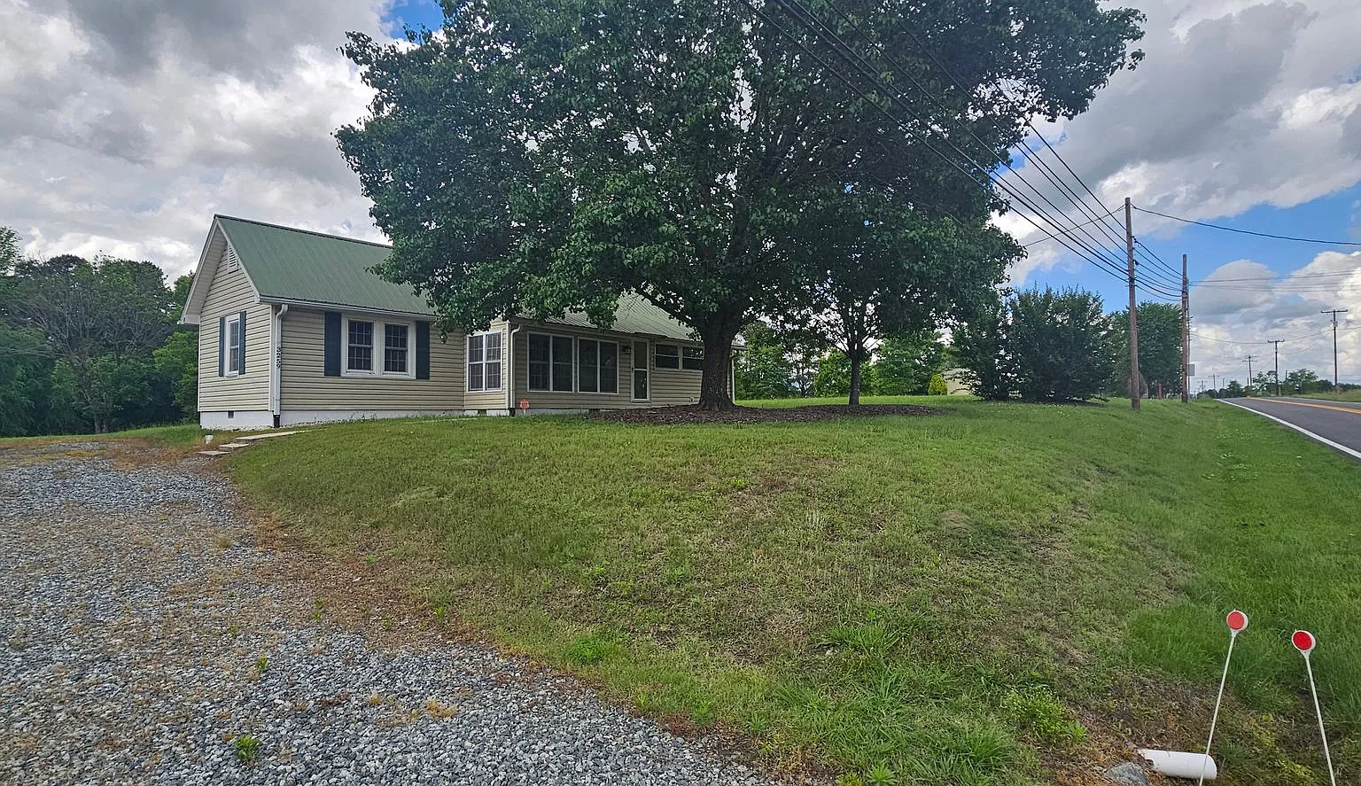 Cozy 2 Bedroom, 1 Bath Home for Rent in Thomasville! — Photo 1