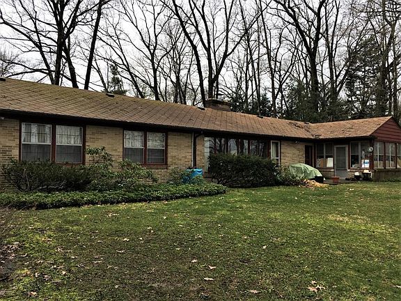 5th image of 490 Lake Dr