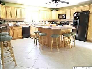 Spectacular eat-in kitchen has center island & breakfast bar. 