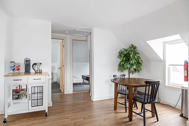 75 Malletts Bay Ave #B — Photo 2