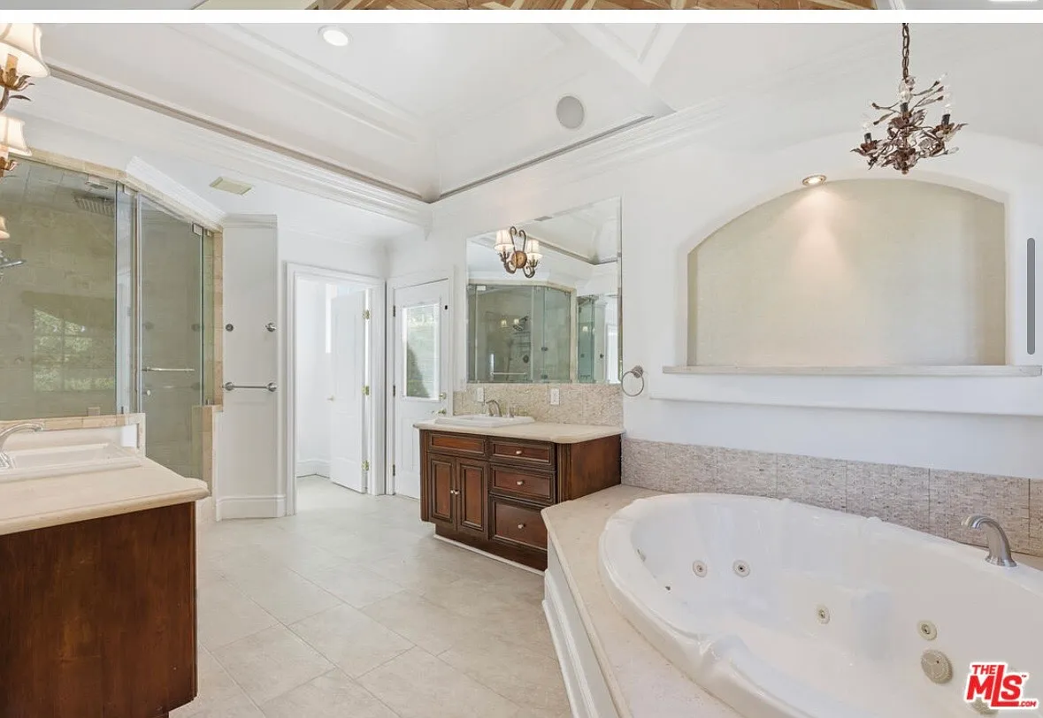 4 bed, 3100 sqft, $9,000 — Photo 3