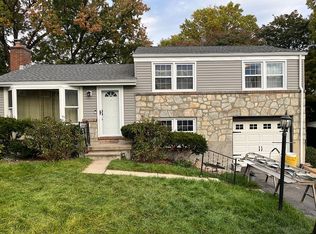 2710 Whitewood Rd, Bethlehem, PA 18017