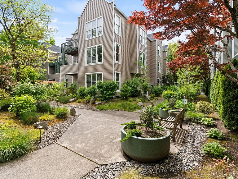 205 SW Montgomery St #204 — Photo 42