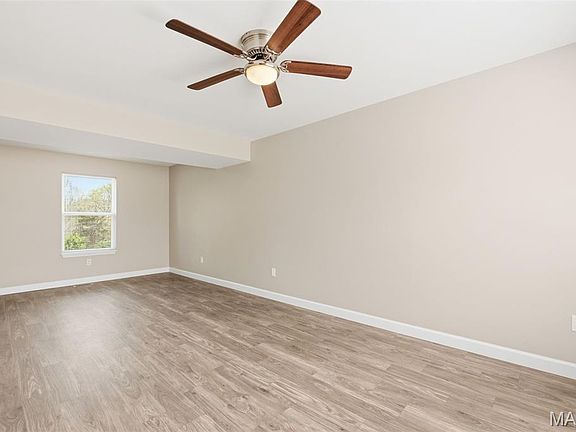 4th image of 35 Saddleback Ridge Dr