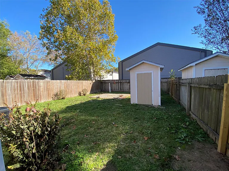 311 Willowick St — Photo 18