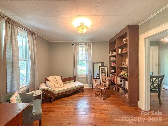 5th image of 436 8th Avenue Dr NW