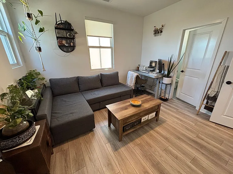 1564 E Thompson Blvd — Photo 12