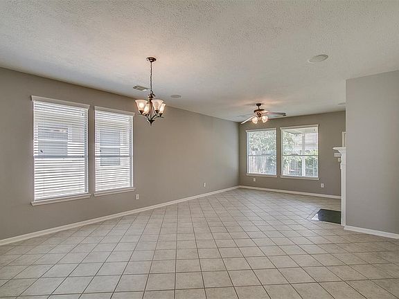 5th image of 16902 Savannah Park Dr