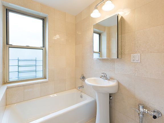 5th image of 100 8th Ave APT 1E