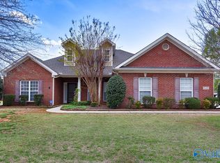 328 Northlake Dr, Meridianville, AL 35759