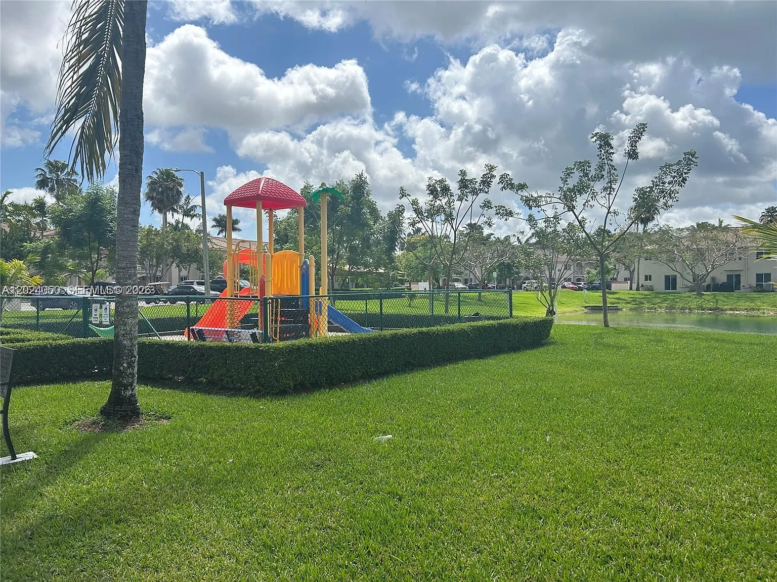 Venetia Gardens Condo — Photo 2