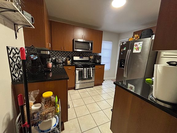 3rd image of 2340 Krueger St