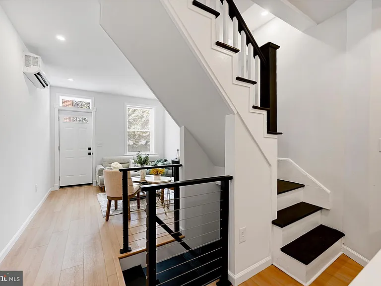 1705 Olive St — Photo 6